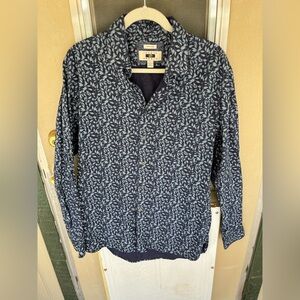Joseph Abboud Indigo Blue
Modern Fit Floral Button Up Shirt
Size L